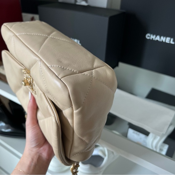 EUC CHANEL 19 Flap Bag Beige Small/Medium Lambskin Leather Full Set - Picture 7 of 12